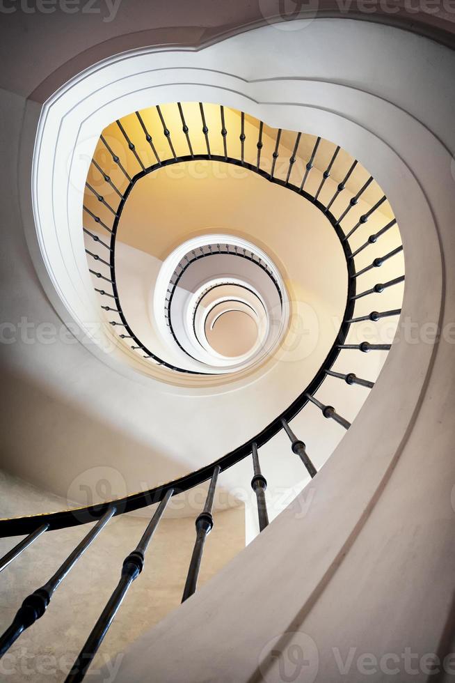 escada em espiral foto