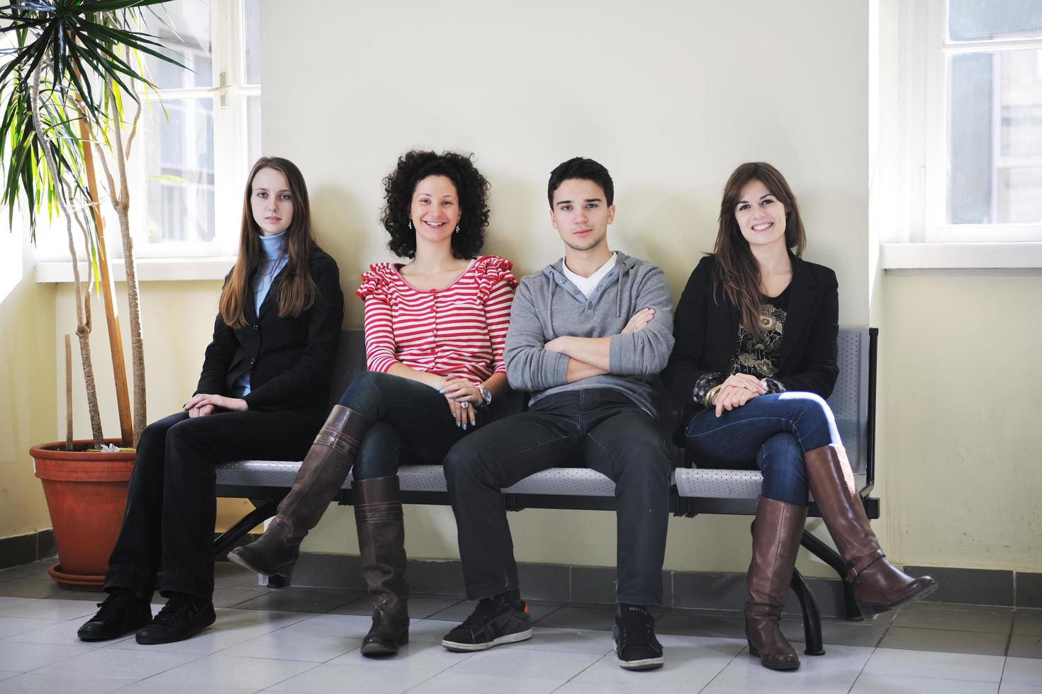 retrato de grupo de estudantes foto