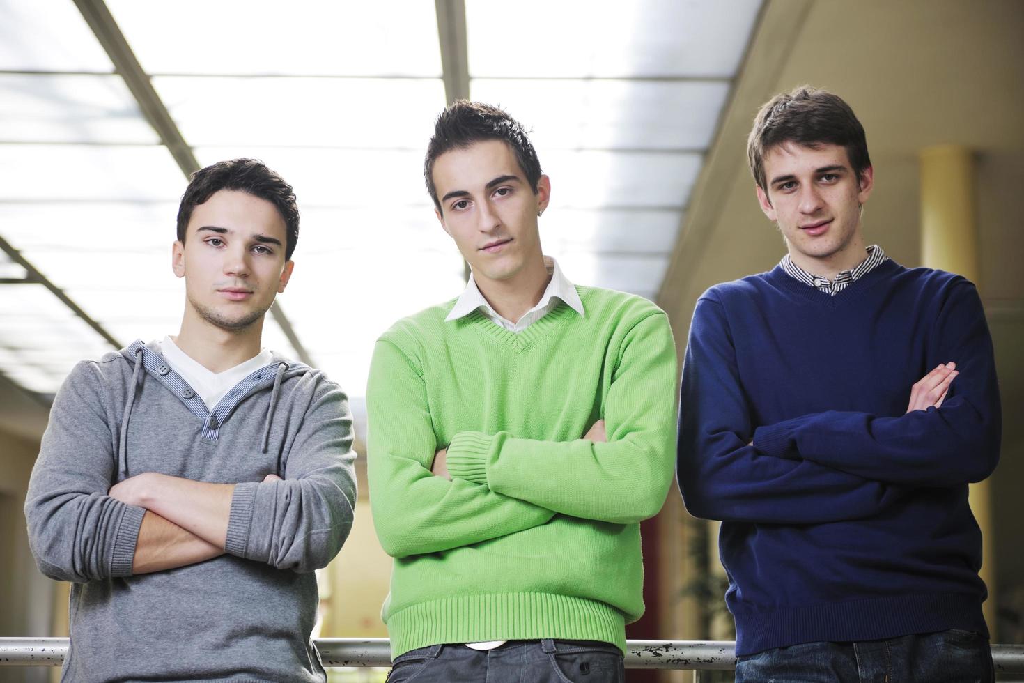 retrato de grupo de estudantes foto