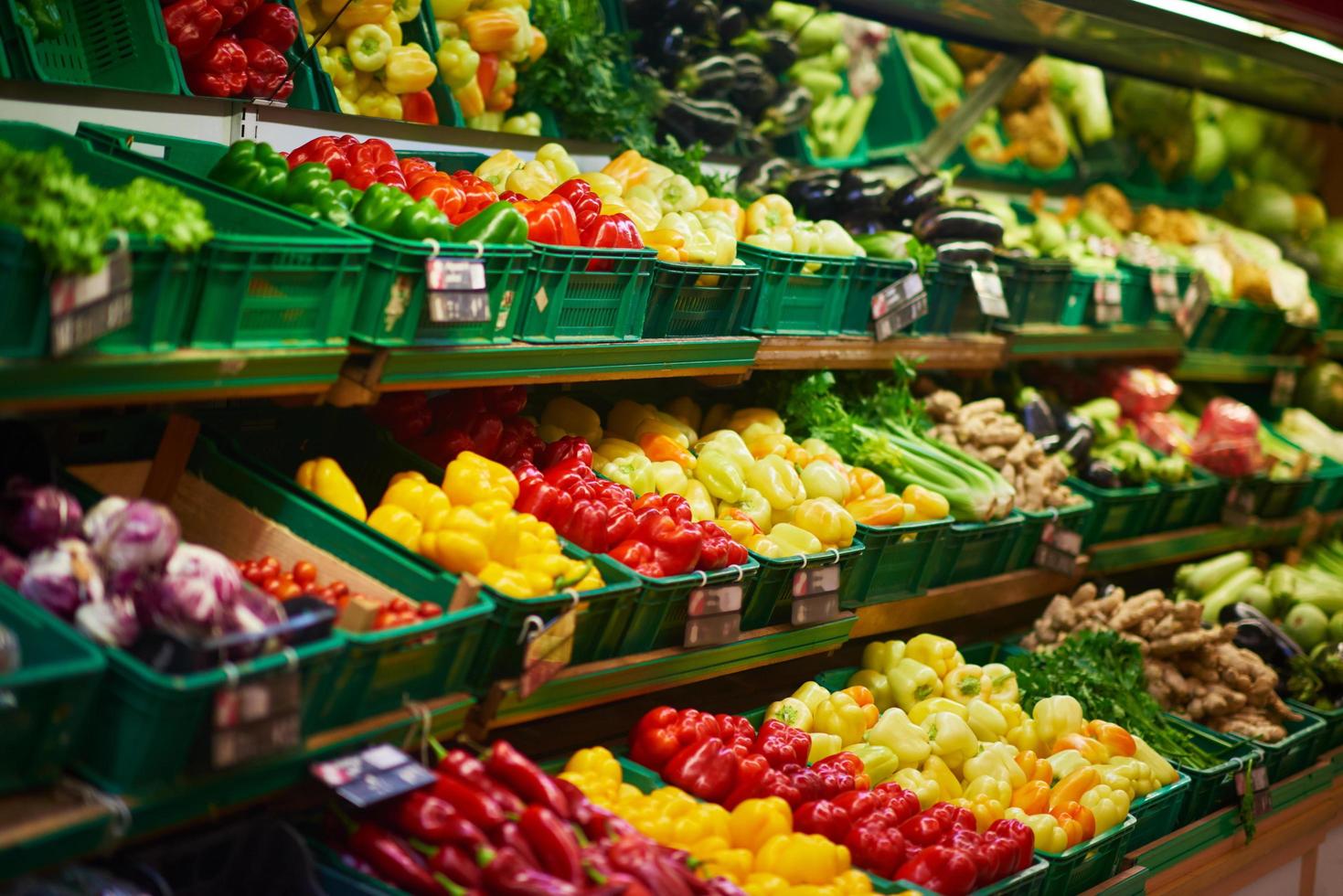 vista de legumes de supermercado foto