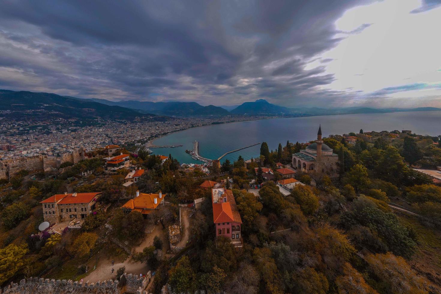 alanya 2022 antalya cidade aérea com castelo e mar foto