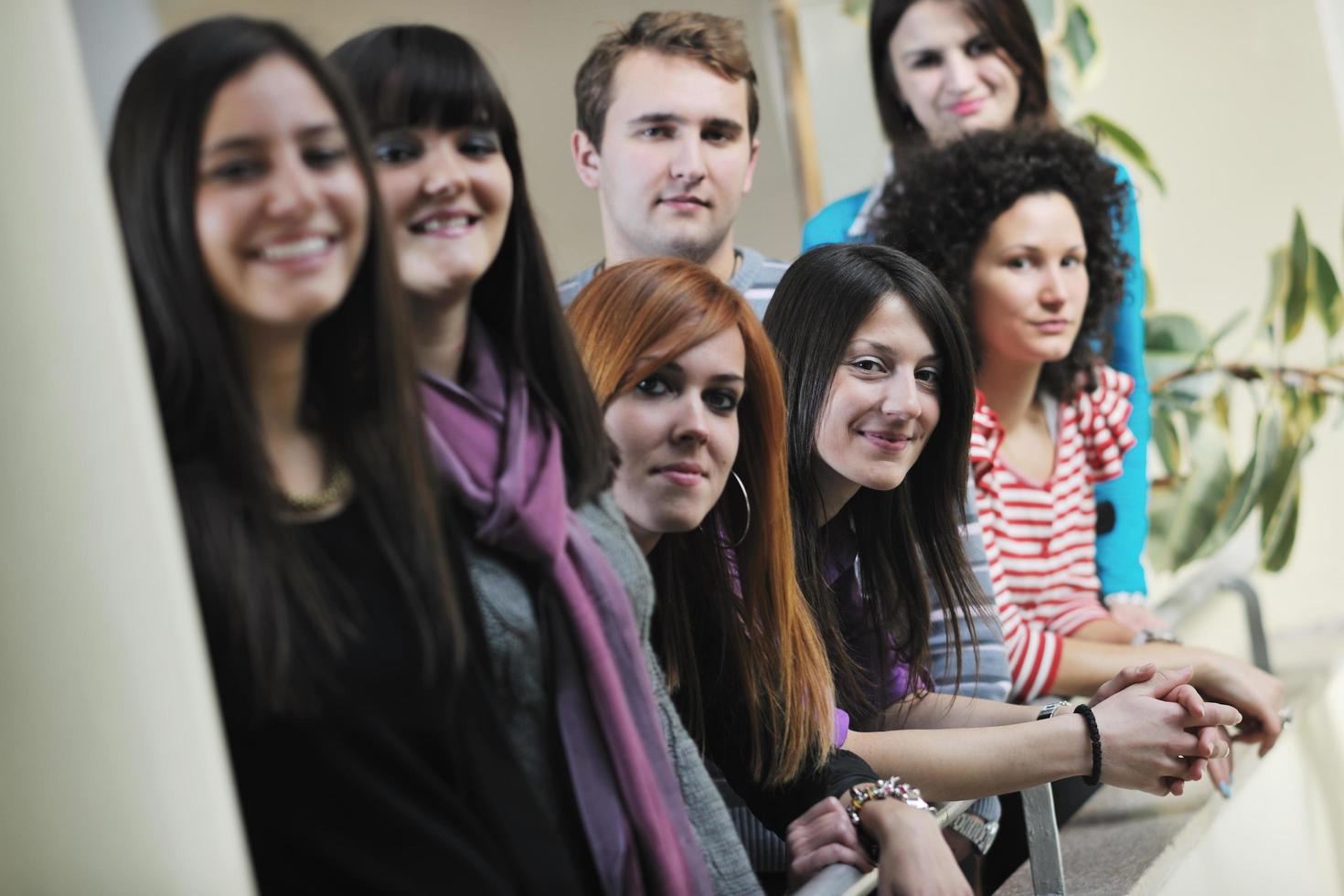 retrato de grupo de estudantes foto