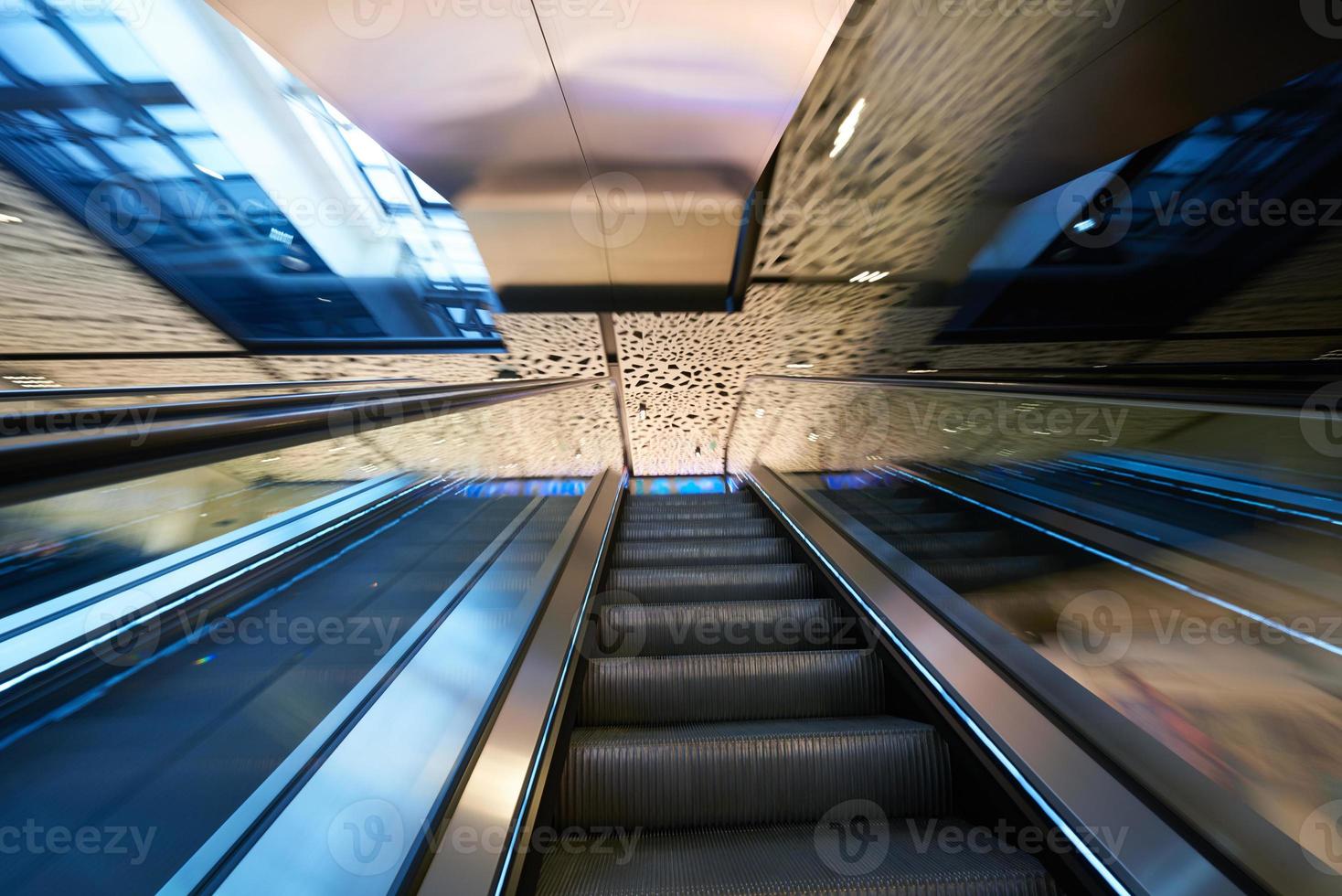 escadas rolantes de shopping foto