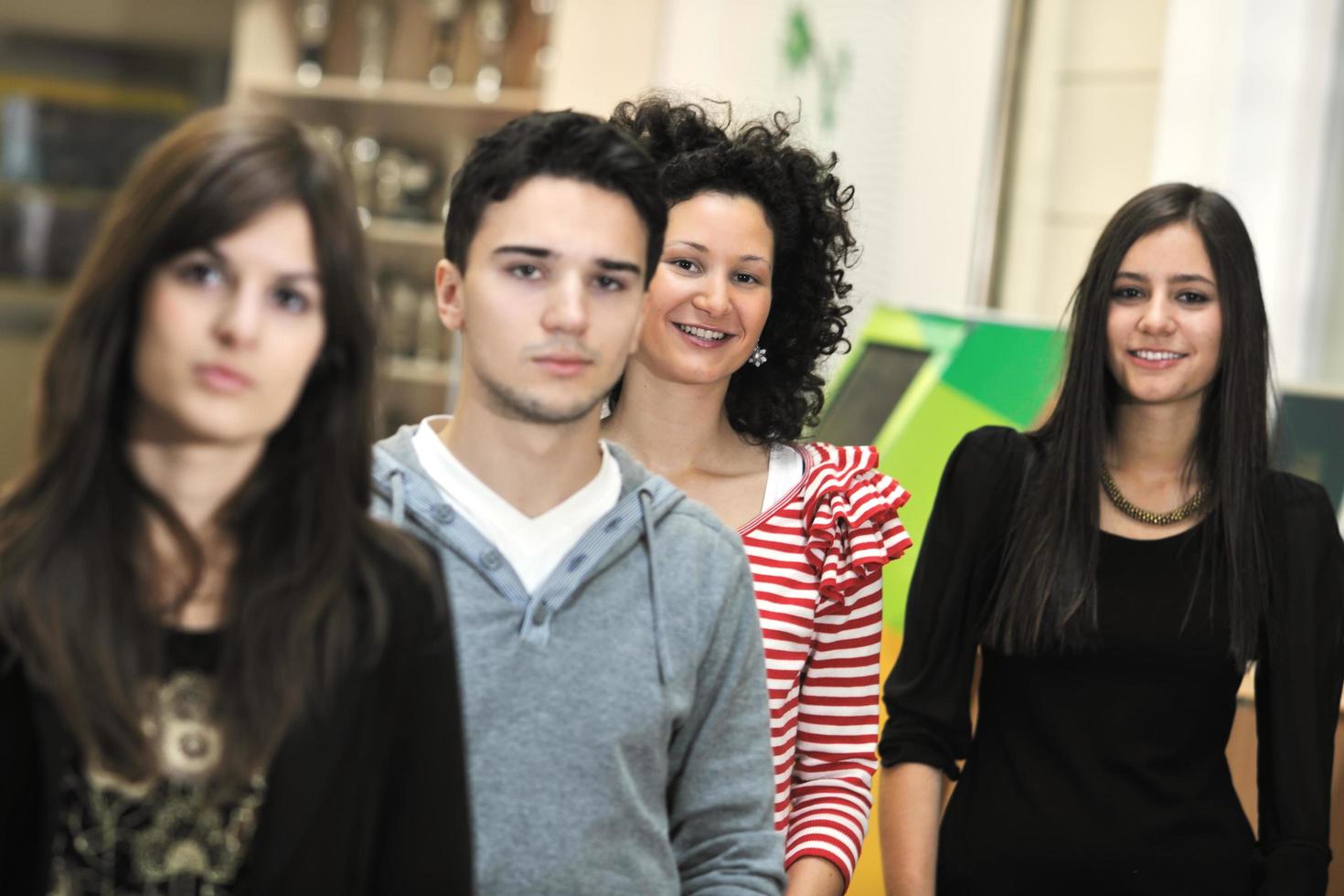 retrato de grupo de estudantes foto