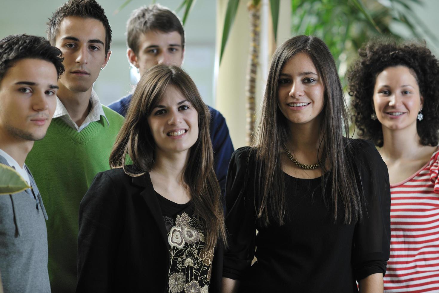 retrato de grupo de estudantes foto