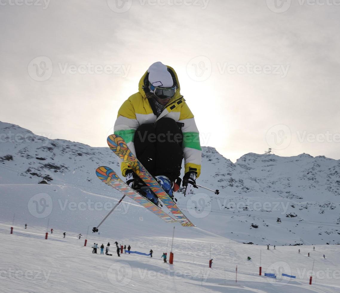 salto de esqui freestyle extremo foto