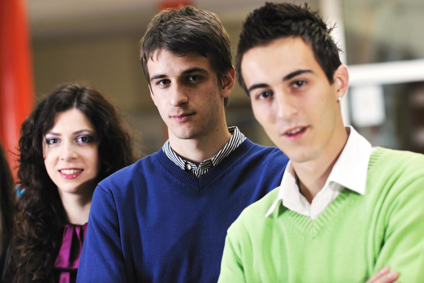 retrato de grupo de estudantes foto