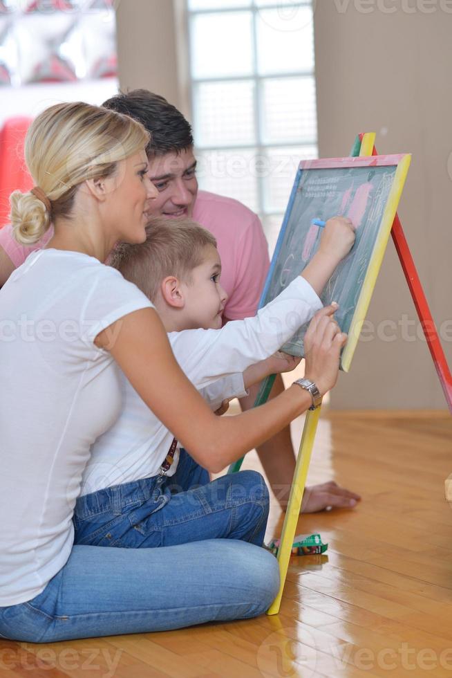 desenho de família no conselho escolar em casa foto