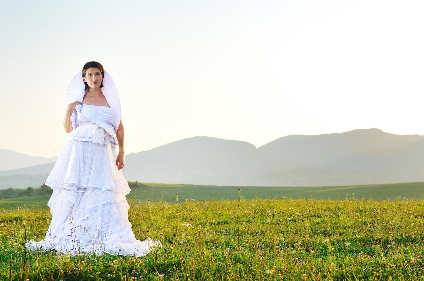 retrato de noiva ao ar livre foto