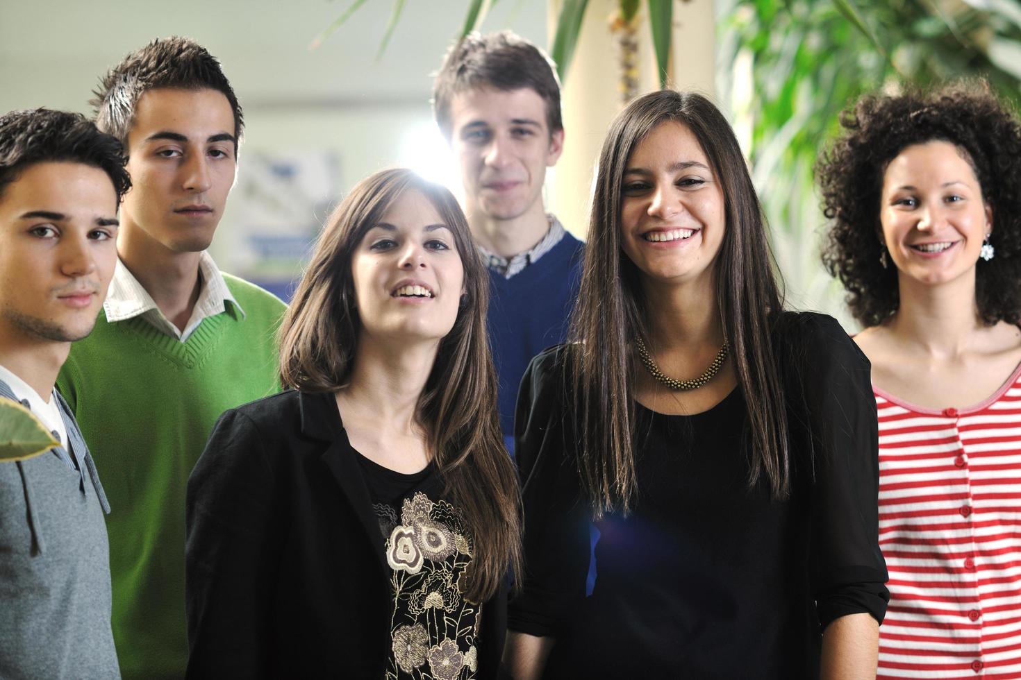 retrato de grupo de estudantes foto