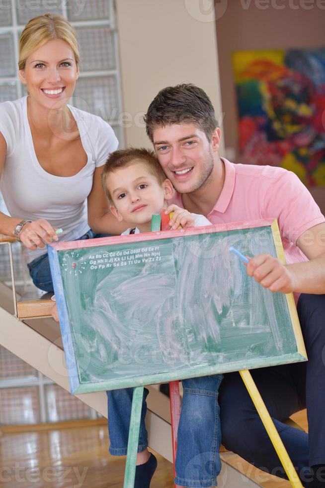 desenho de família no conselho escolar em casa foto