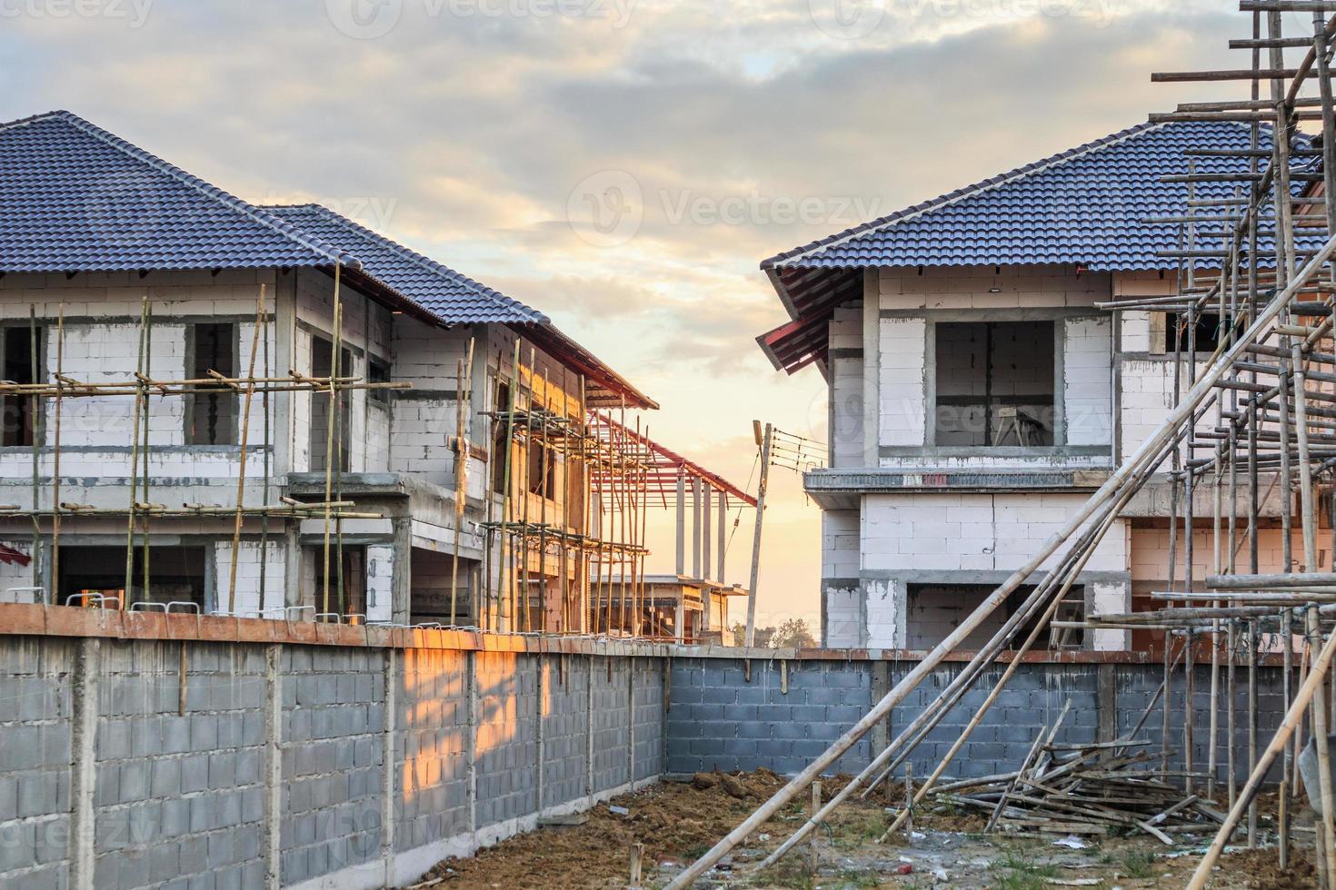 construção residencial nova casa em andamento no canteiro de obras foto