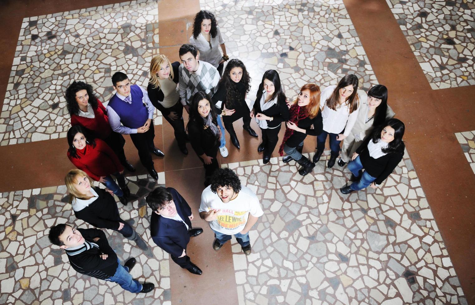 retrato de grupo de estudantes foto