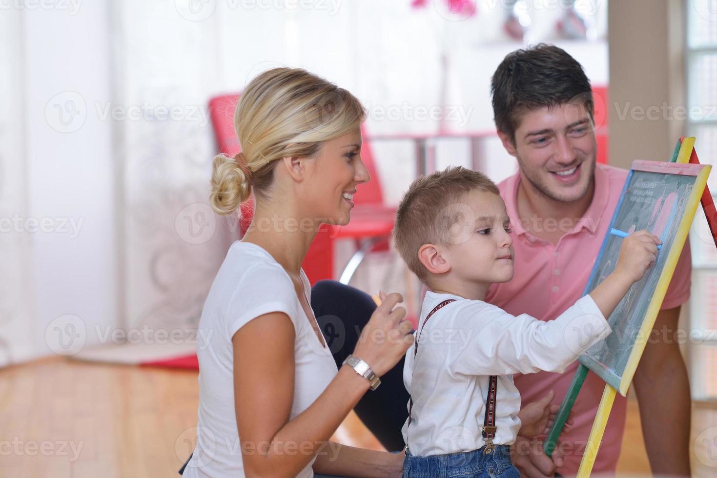 desenho de família no conselho escolar em casa foto