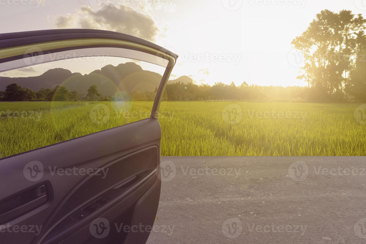 viagem de carro no campo foto