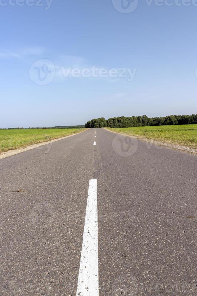 estrada de alta qualidade para o tráfego em áreas rurais foto