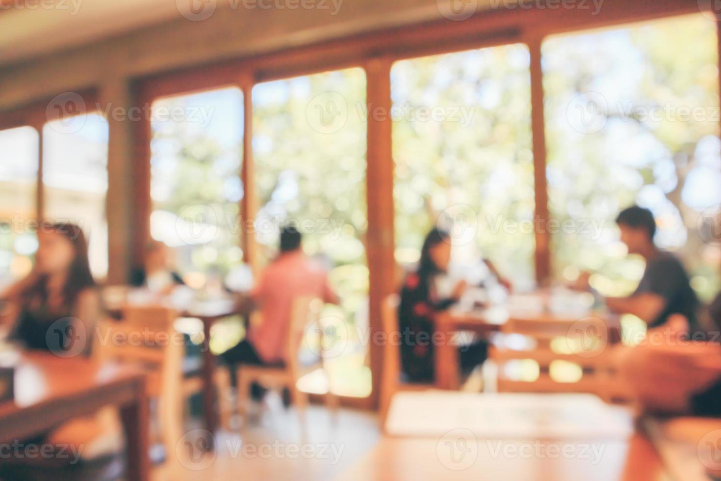 restaurante café ou café interior com luz de bokeh de estilo vintage abstrato borrão de cliente para fundo de exibição de produto de montagem foto