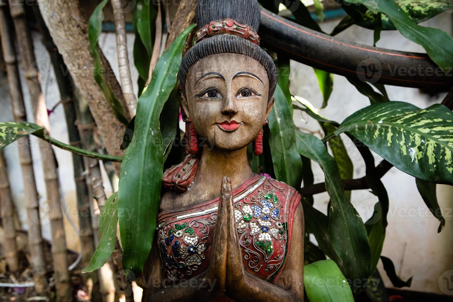 escultura de mulher asiática na Tailândia foto