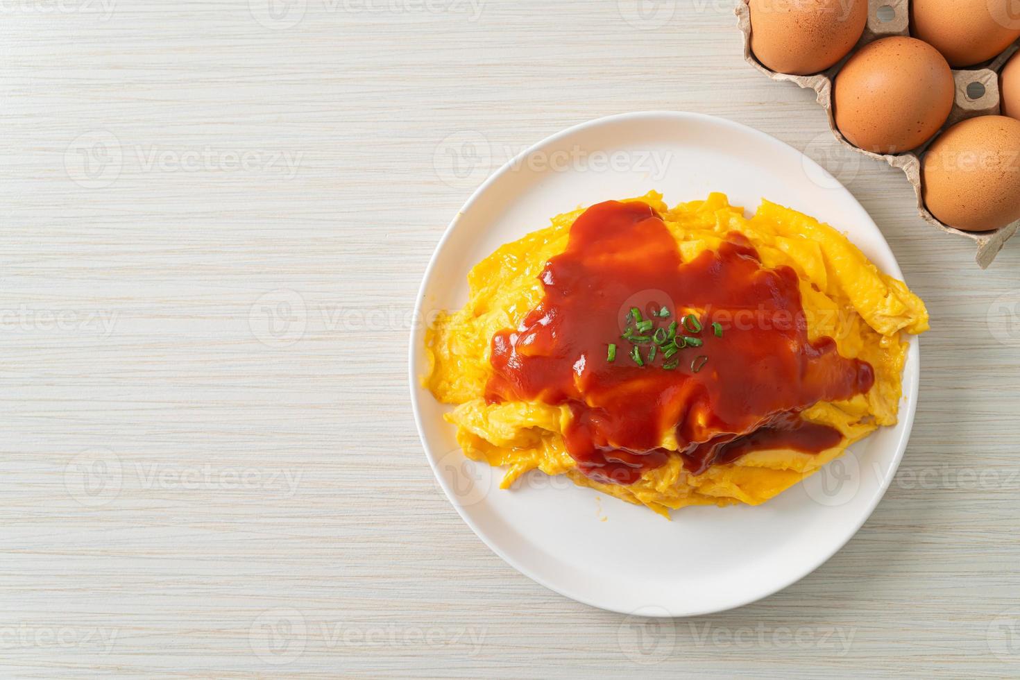 arroz frito aromatizado em embalagem de omelete foto