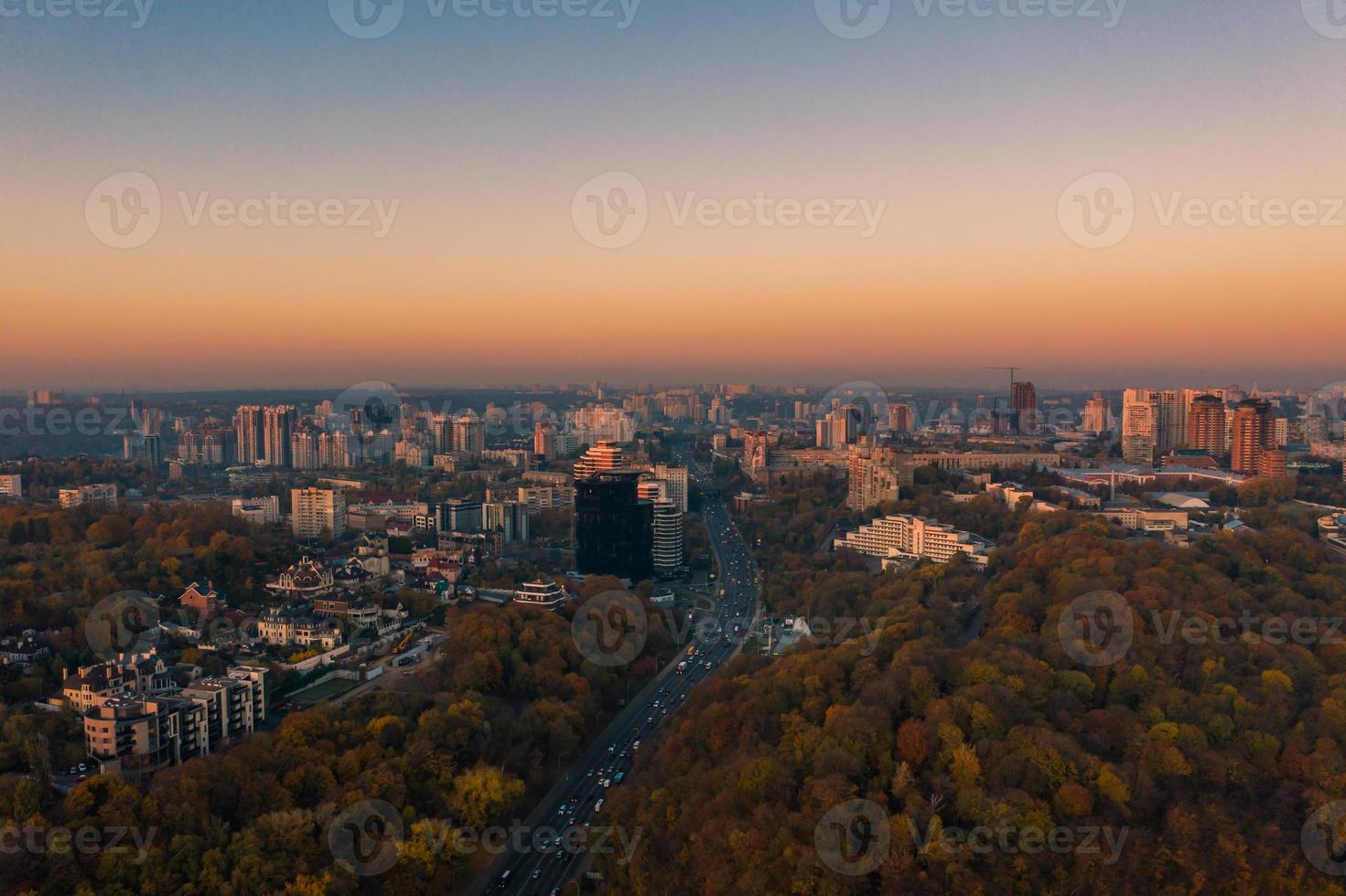 imagens de drones aéreos. panorama de kiev foto