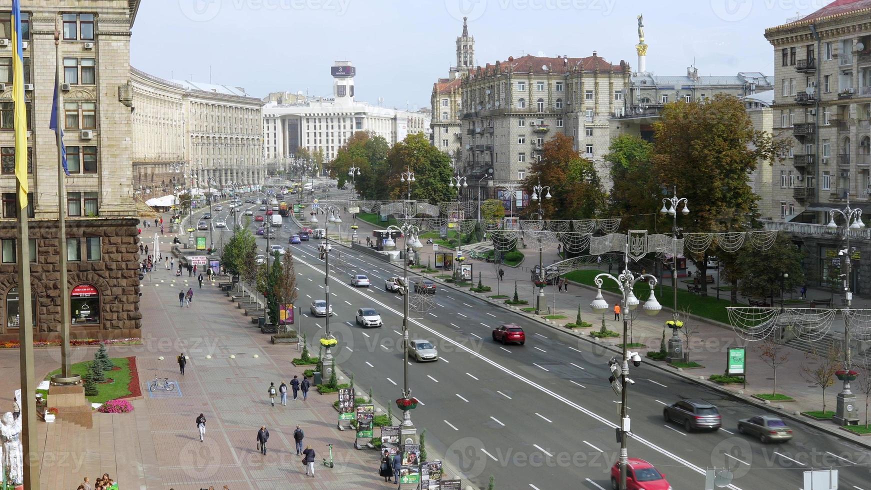 kyiv, ucrânia, 4 de maio de 2020 khreshchatyk, capital da ucrânia, em um dia ensolarado foto