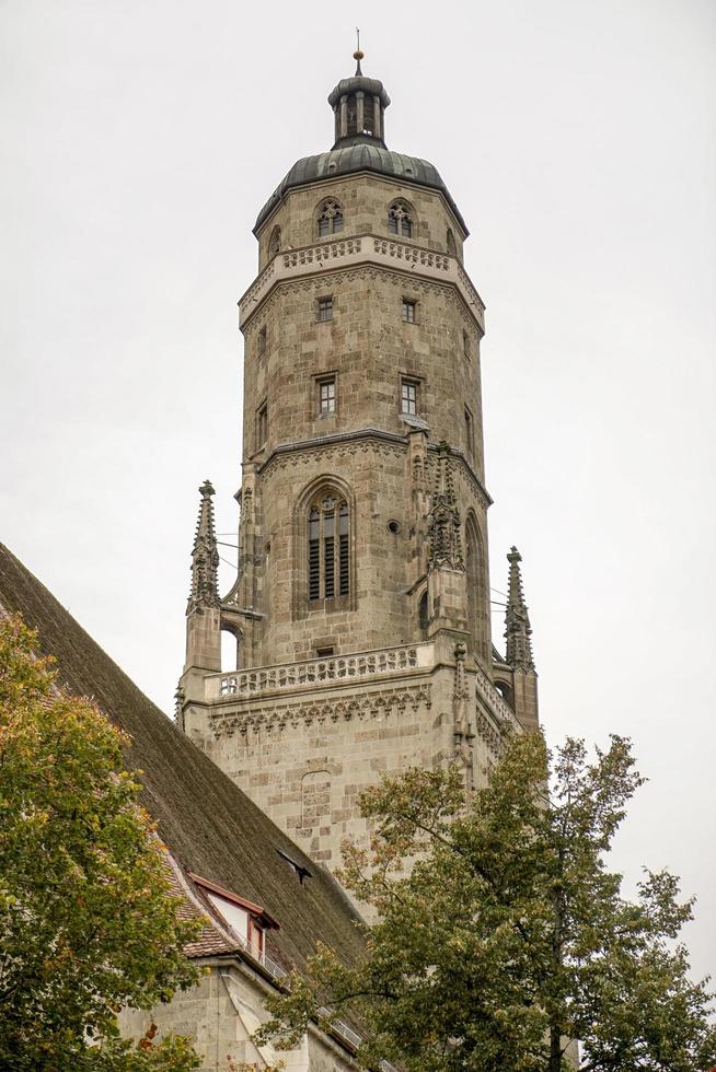 nordlingen, alemanha, 2014. vista da torre de daniel, o pináculo da igreja de st georges, em nordlingen foto