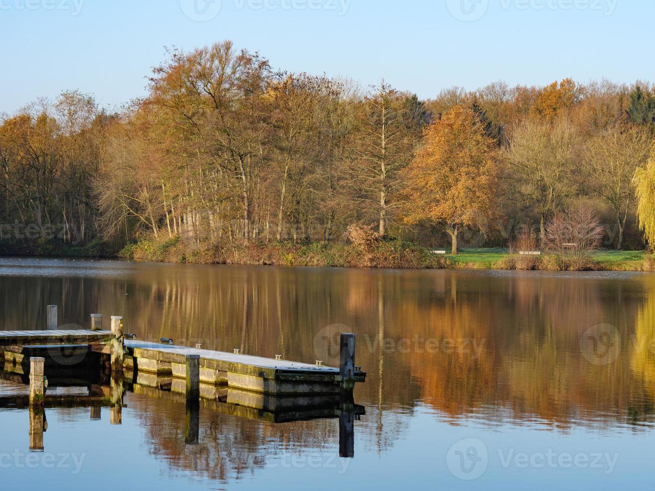 caminhadas em um lago na Vestfália foto