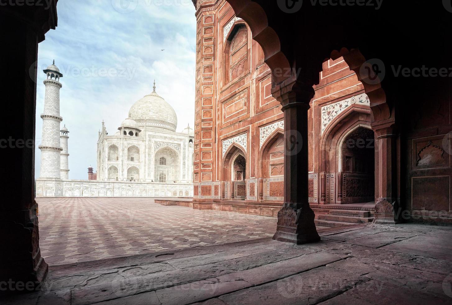 taj mahal e mesquita na Índia foto