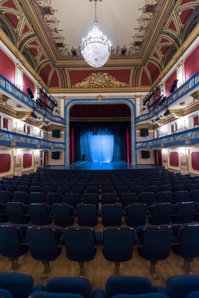 croácia, 2022 - vista interior do teatro foto