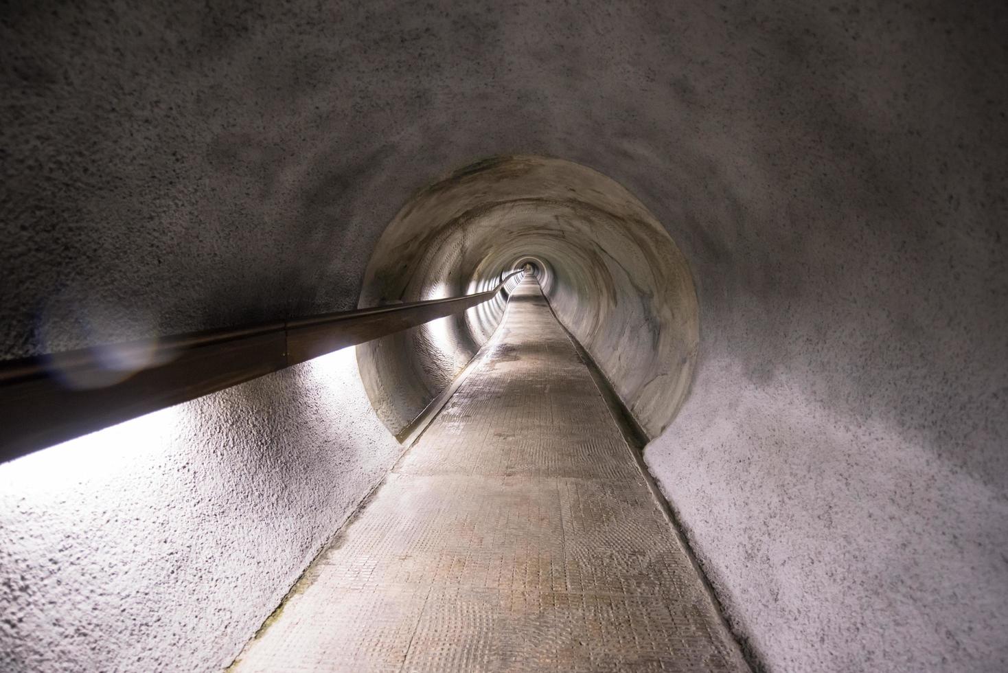 túnel subterrâneo para pedestres foto