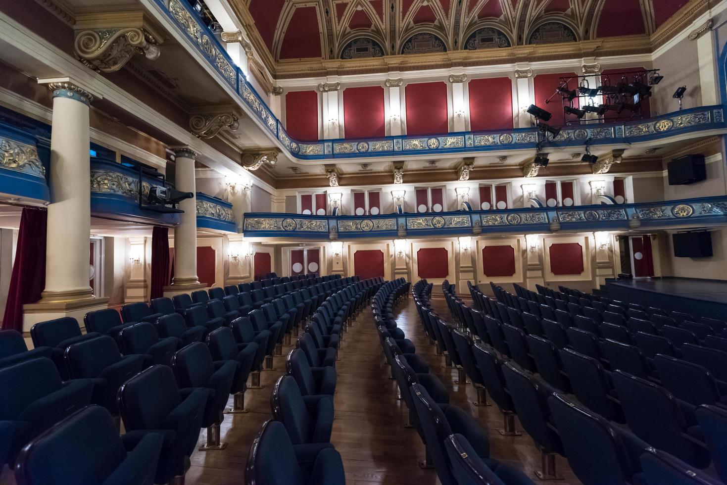 croácia, 2022 - vista interior do teatro foto