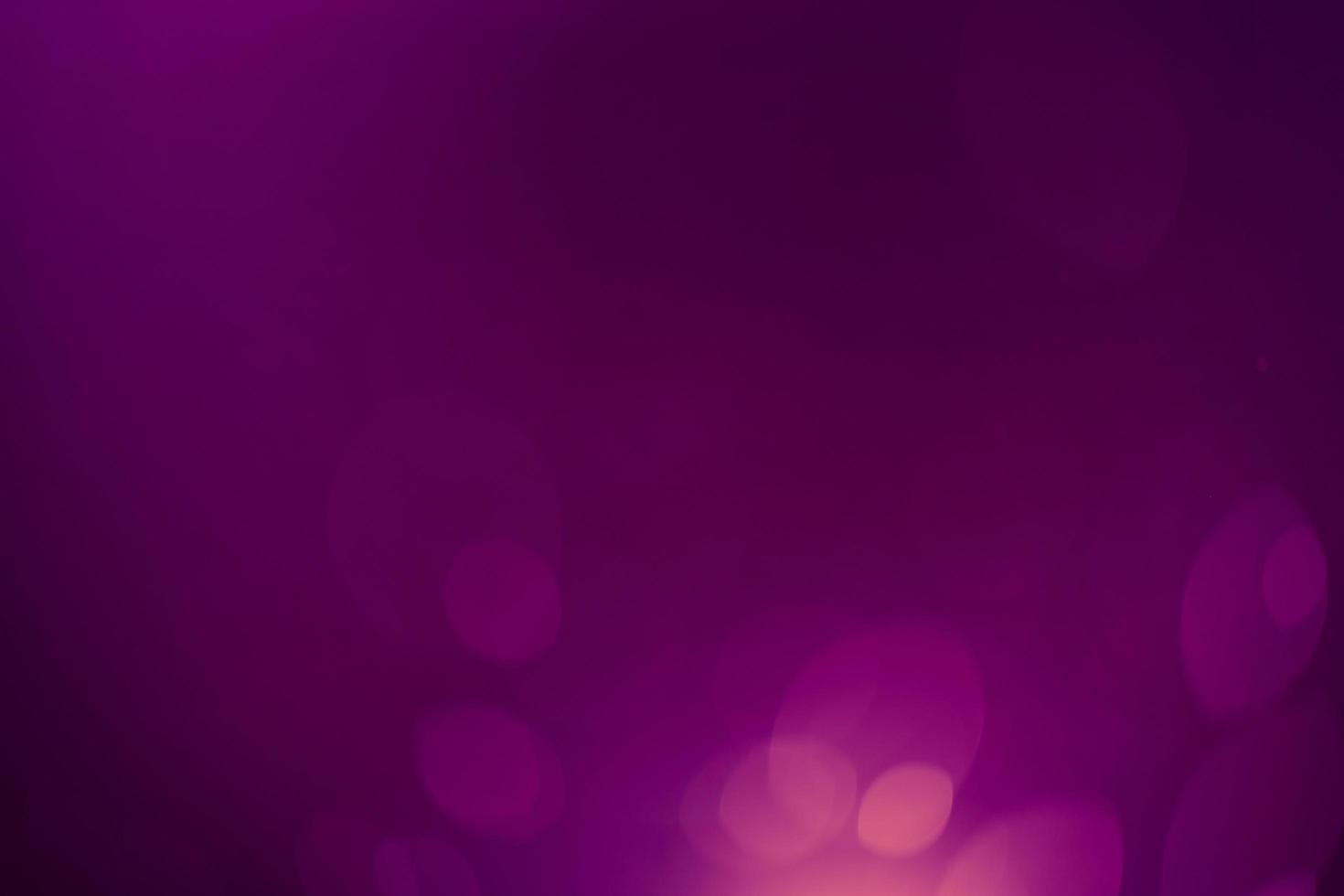 fundo abstrato bonito roxo escuro natal festivo com luzes de bokeh. textura de férias com espaço de cópia. pode ser usado como papel de parede, preenchimento para um site, desfocado foto