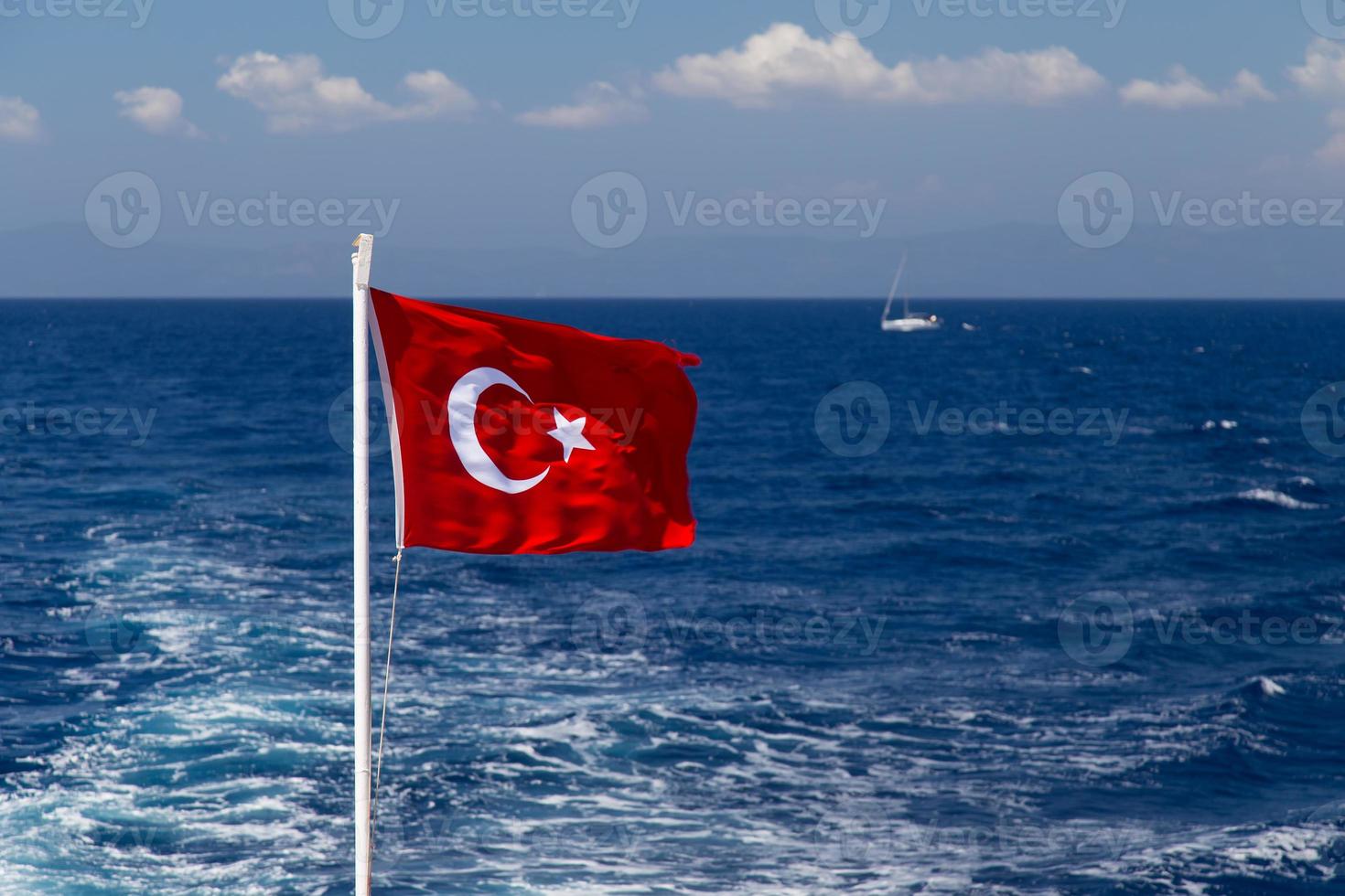 bandeira turca no navio foto