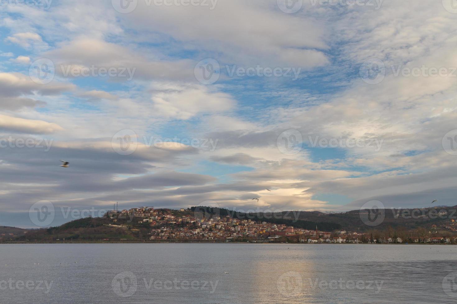 lago sapanca em turkiye foto