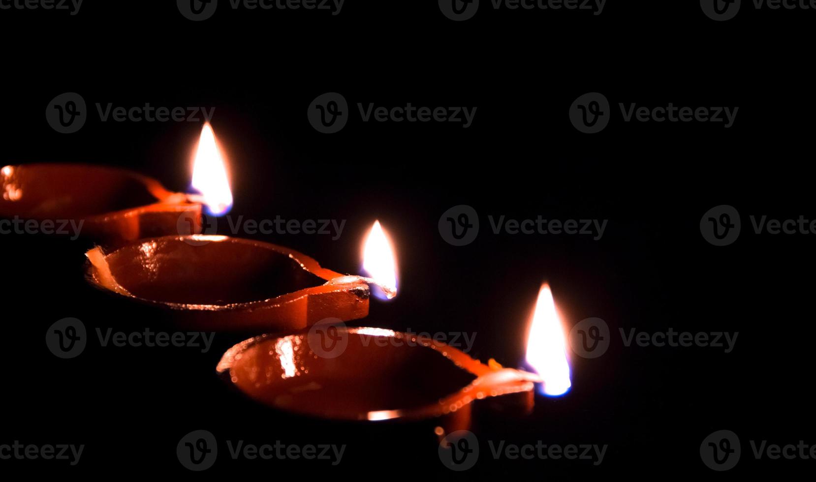 diwali diya em uma linha foto