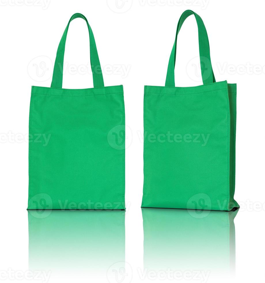 bolsa de tecido verde sobre fundo branco foto