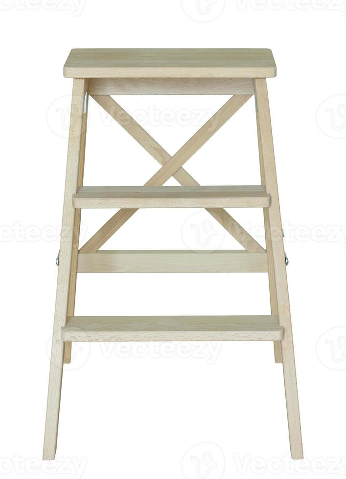 escada de madeira isolada em branco com traçado de recorte foto