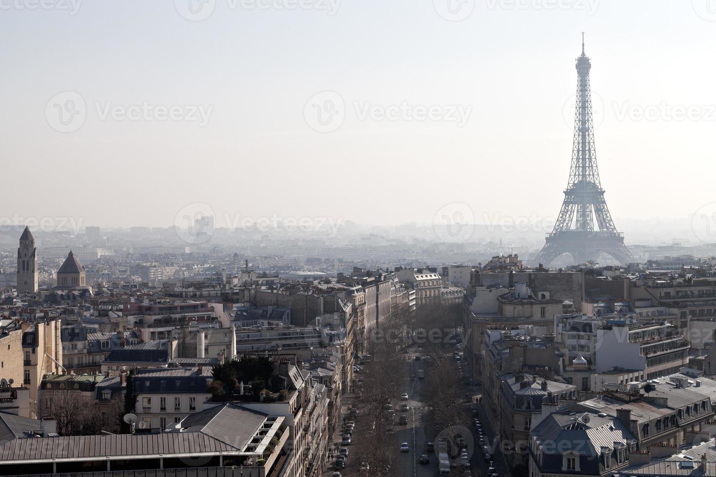 vista acima das avenidas d iena em paris foto