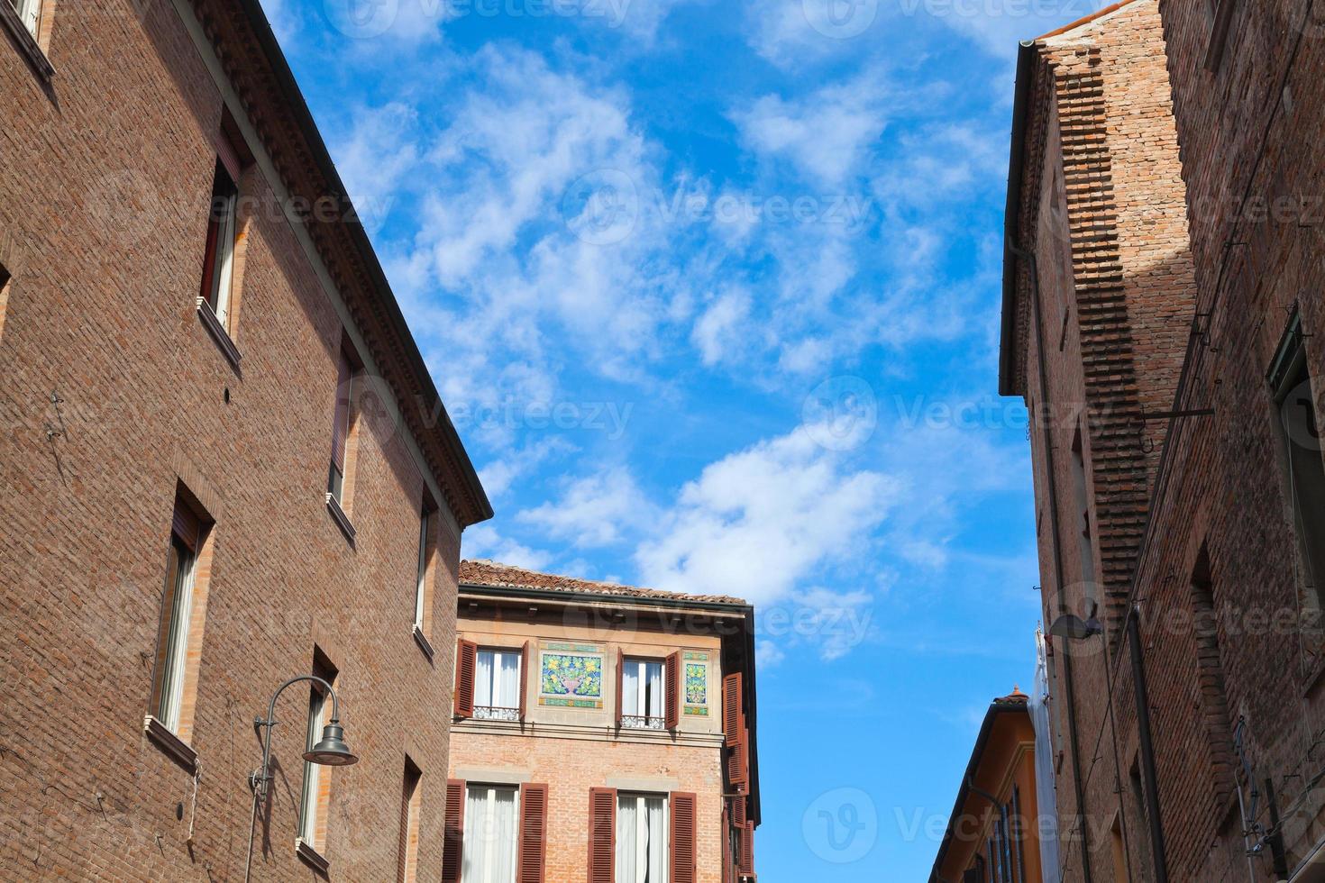 casas medievais em ferrara, itália foto