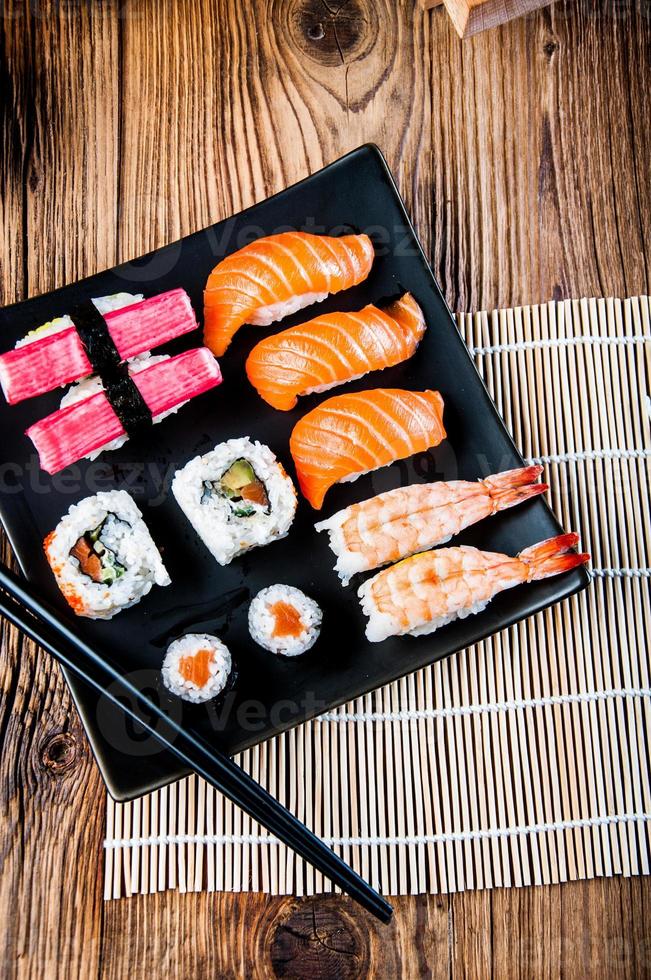 tema japonês colorido com sushi foto