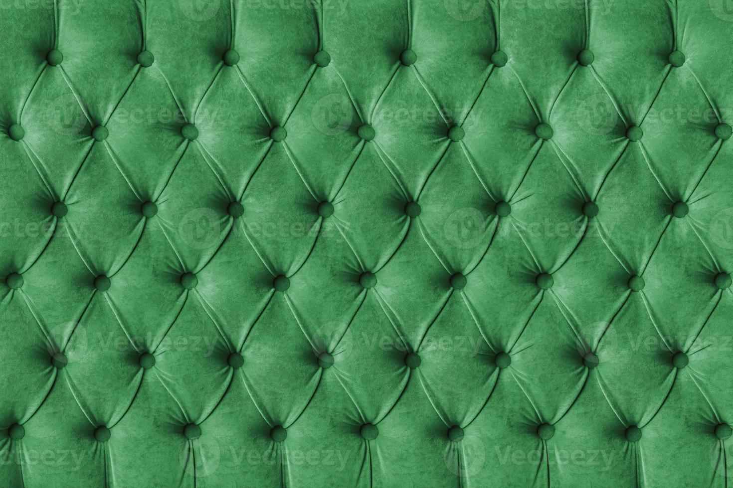 decoração têxtil de veludo capitone verde com botões foto