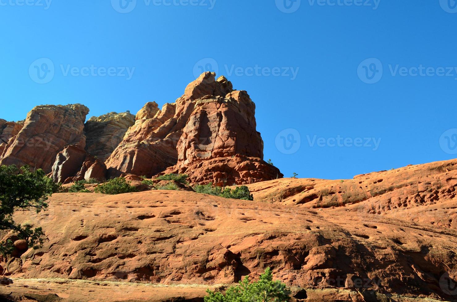 rocha vermelha lisa em sedona arizona no inverno foto