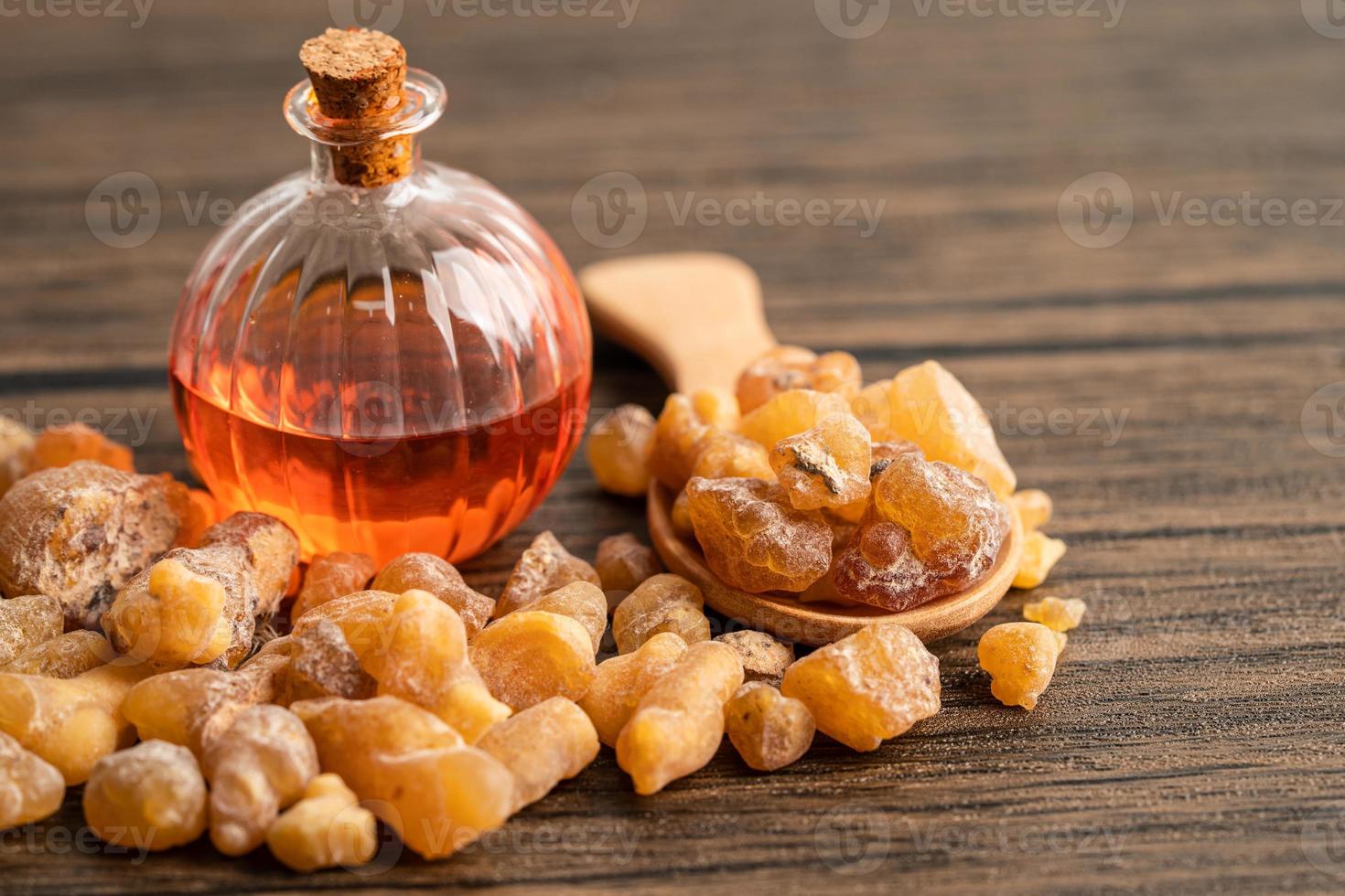 resina aromática de olíbano ou olíbano usada em incensos e perfumes. foto