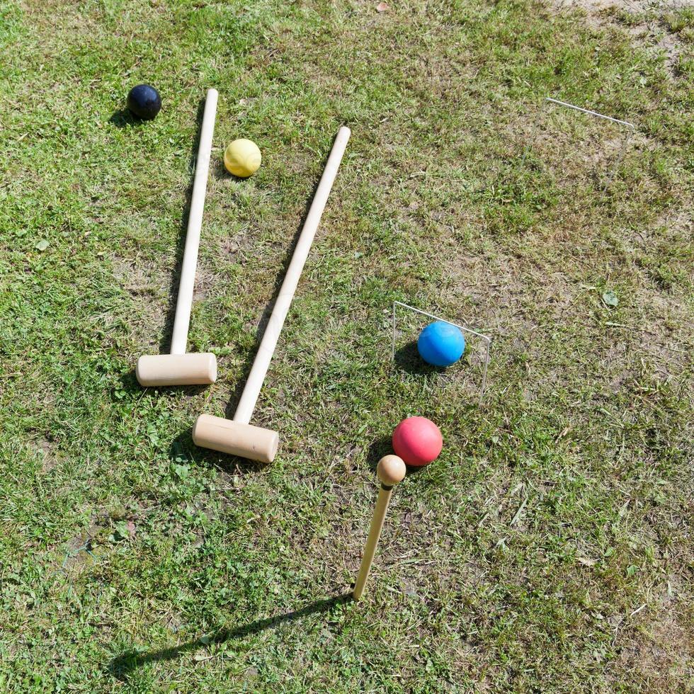 jogo de croquet no gramado verde foto