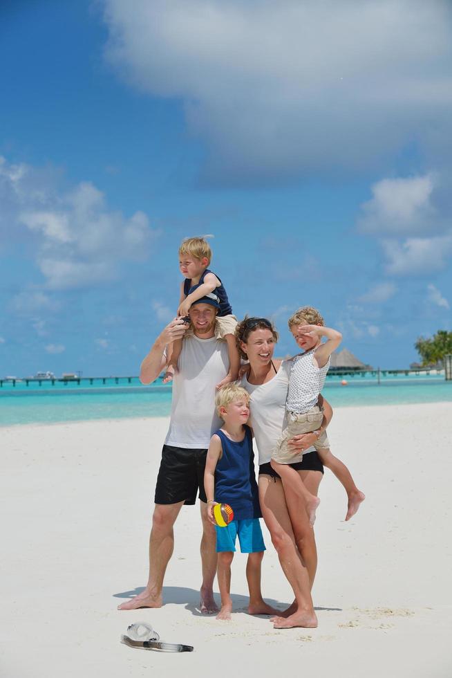 família feliz de férias foto