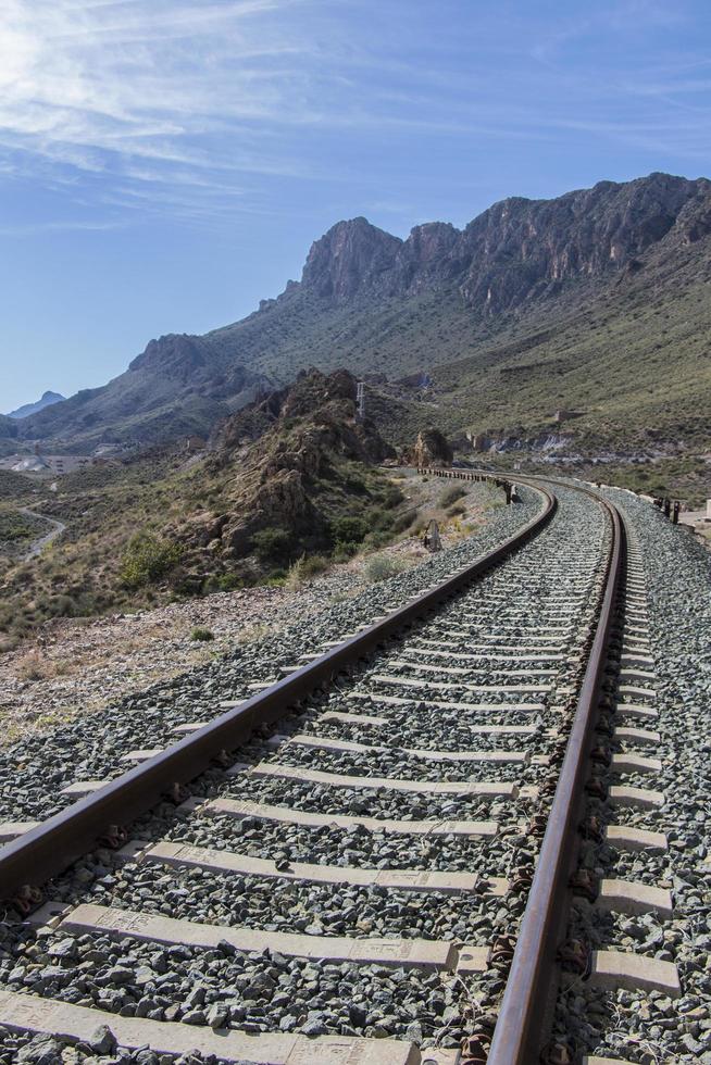 reta e curva da ferrovia foto