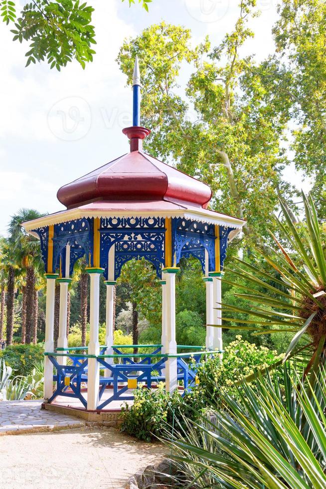 pavilhão de verão no jardim botânico nikitsky foto