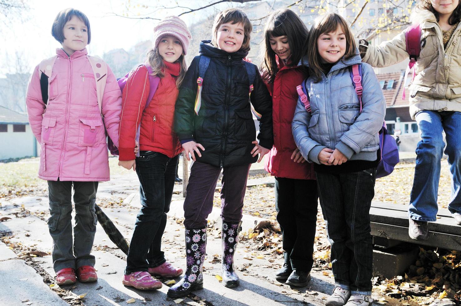 meninas da escola fugindo foto