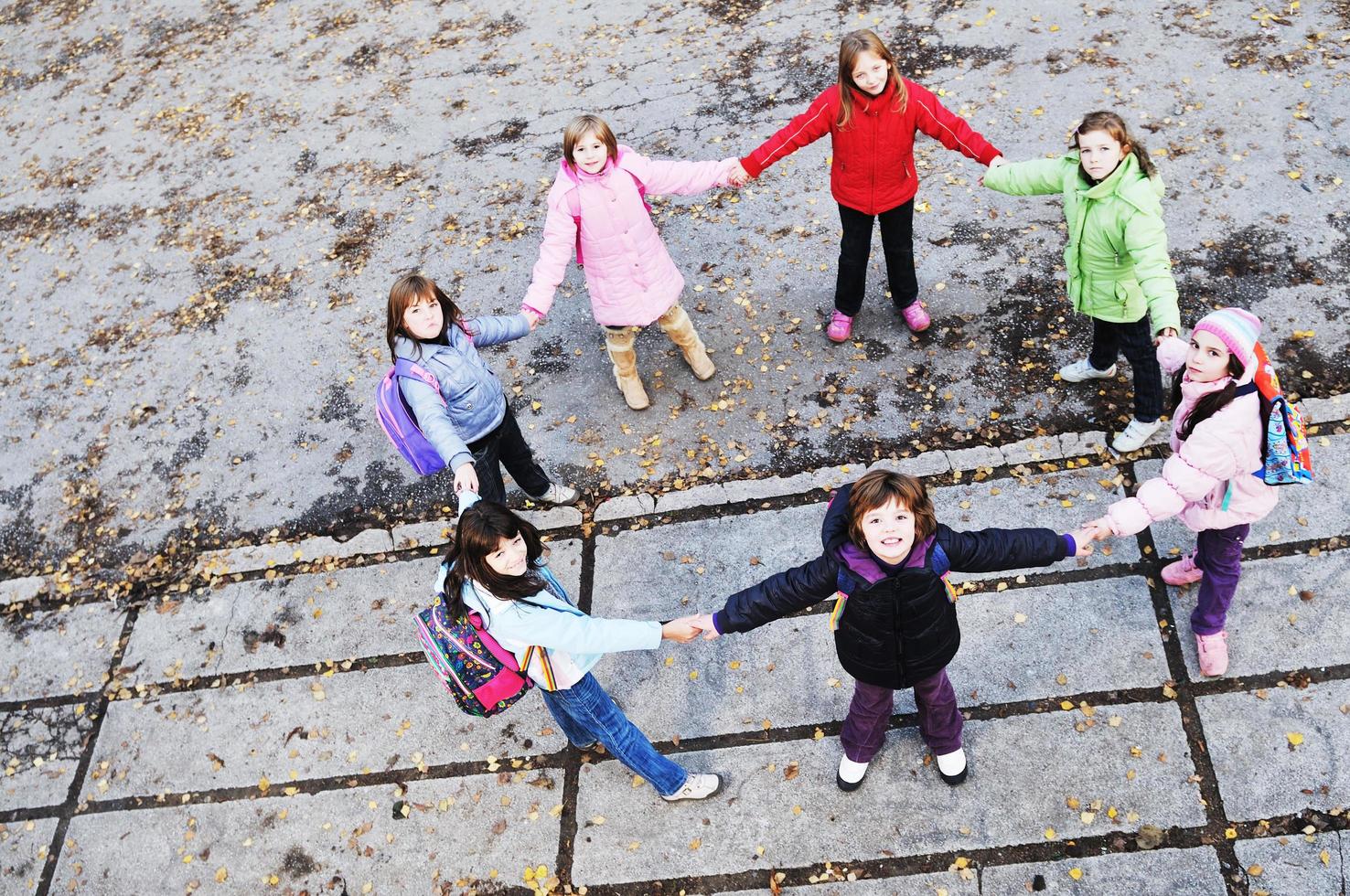 meninas da escola fugindo foto