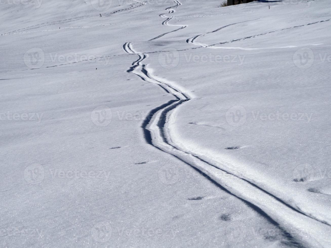 dolomitas neve panorama esqui alpino fora das pistas foto